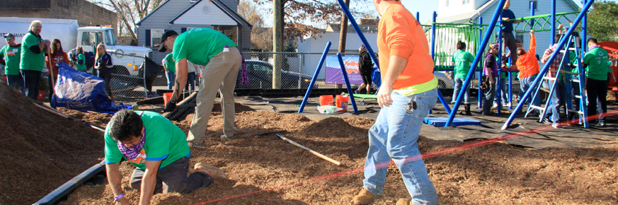 PSEG Employees building a playground