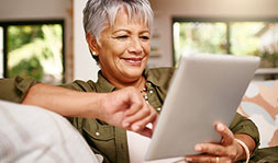 Woman reading PSEG Energize Blog articles on her tablet device.